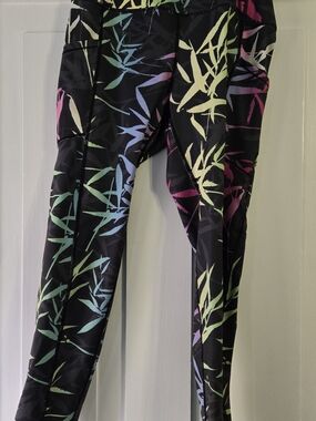 Pro Player Black Leggings with Multicolor Print Women's Medium